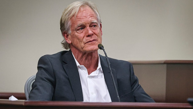 "Rust" assistant director David Halls burst into tears in court. (Bild: APA/Gabriela Campos/Santa Fe New Mexican via AP, Pool))