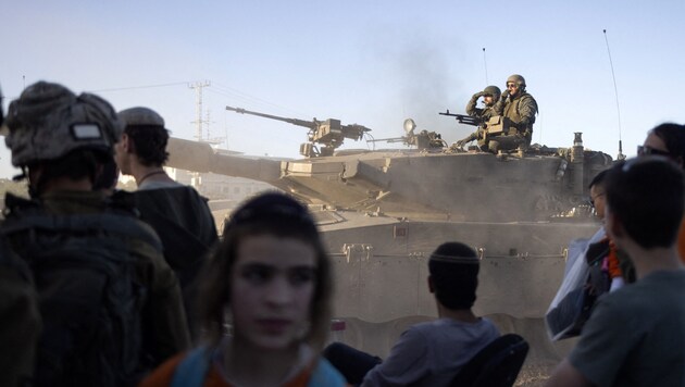 Soldados israelíes en la Franja de Gaza (Bild: AFP)