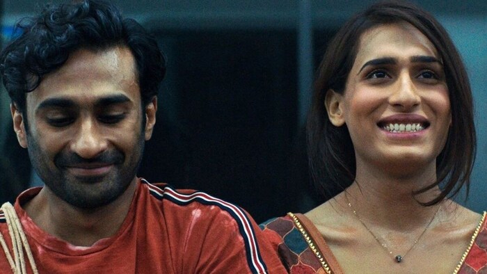 „Joyland“ ab sofort im Kino: Haider (Ali Junejo, li.) verliebt sich in die Transfrau Biba (Alina ...