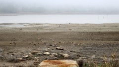 Die Mittelmeerinsel Sizilien ist mit einer schweren Dürre (im Bild der niedrige Wasserstand am Lago di Pergusa) konfrontiert. (Bild: AFP/Alberto Pizzoli)