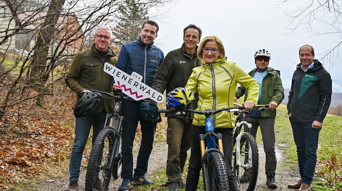 The representatives of the Wienerwald MTB Platform are delighted: from left to right: DI Andreas ...