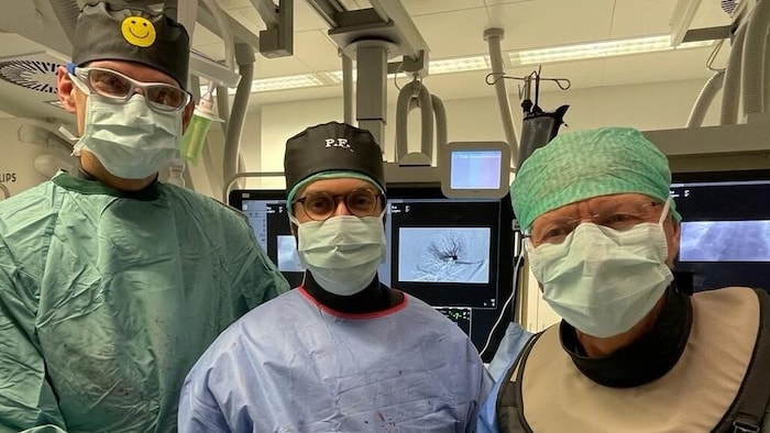 von links: Thomas Wolfgruber, Reinhard Kaufmann und Klaus Hausegger leiteten das interdisziplinäre Team, das die Operation erfolgreich durchführte.