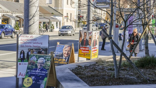 There are still plenty of election posters - but they are no longer enough for the parties. (Bild: Tschepp Markus)