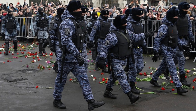 Lots of police were deployed. (Bild: APA/AFP/Alexander NEMENOV)