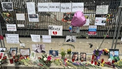 So sah die Nawalny-Gedenkstätte gegenüber der russischen Botschaft in Wien aus. (Bild: Angelika Eliseeva)
