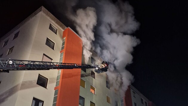 The fire broke out on the fifth floor. (Bild: FF Völs)