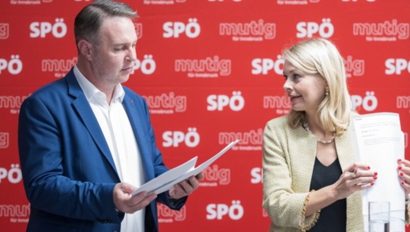 Babler mit Innsbrucks SPÖ-Bürgermeisterkandidatin Elli Mayr (Bild: APA/EXPA/JOHANN GRODER)