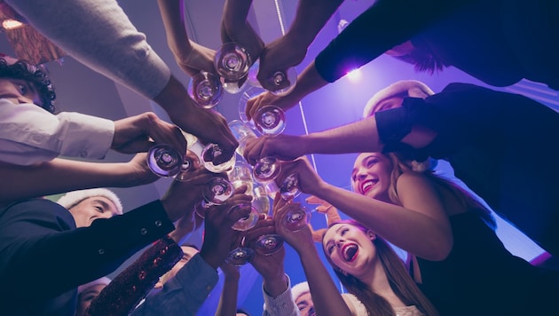 Discotheques, which are usually full of young people, are no longer as crowded as they used to be. Generation Z prefers a healthier lifestyle. As a result, the average age is rising again (Bild: stock.adobe.com)