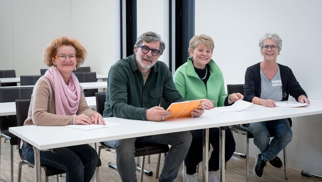 Looking forward to university life: Helene Winkler (left), Karl Haas, Jutta Angerer, Helga Kamenicky (Bild: Molnar Attila)