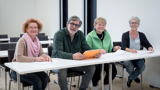 Vorfreudig aufs Unileben: Helene Winkler (li.), Karl Haas, Jutta Angerer, Helga Kamenicky (Bild: Molnar Attila)