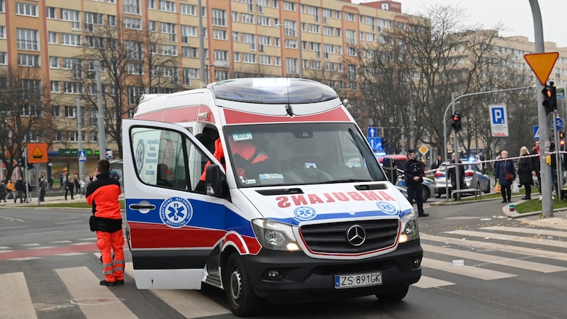 The rescue team in action (Bild: AFP)