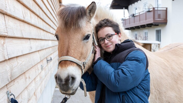 Dominik mit Fjordpferd Emil
