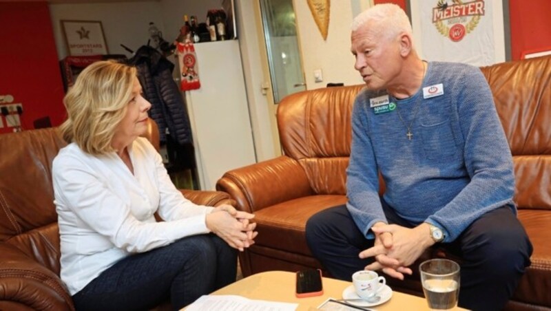 Toni Polster (turning 60) in conversation with Conny Bischofberger: "It's amazing how quickly everything has happened." (Bild: Peter Tomschi)