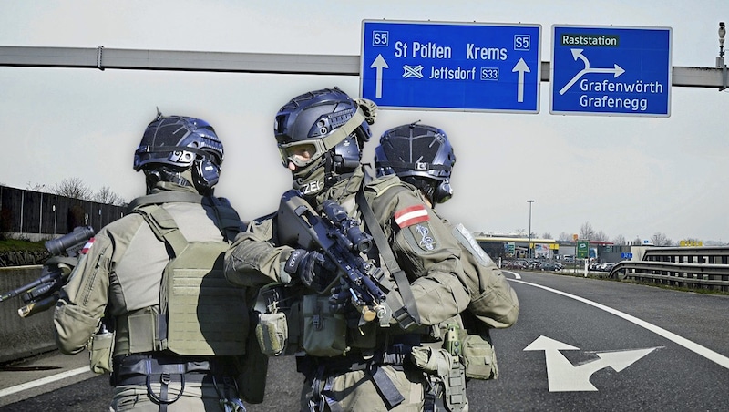 Karner-Personenschützer haben einem Autofahrer auf der Stockerauer Schnellstraße das Leben gerettet. Der Mann hatte vermutlich einen epileptischen Anfall (Symbolbild). (Bild: Antal Imre; Patrick Huber Krone KREATIV,)