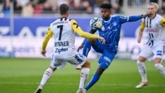 Mensah im Linzer Derby gegen Renner (Bild: Dostal Harald)