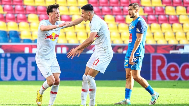 Vergangene Saison jubelte der Pongauer mit Adam Daghim (re.), der mittlerweile bei den Bullen spielt. (Bild: GEPA pictures/David Geieregger)