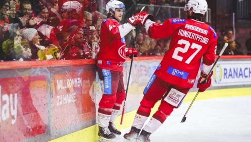 Johannes Bischofberger (li., mit Kapitän Hundertpfund) traf diese Saison viermal gegen die Vorarlberger. (Bild: GEPA pictures)