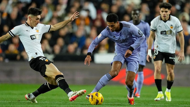 The match between Valencia and Real (pictured is a scene from the clash in March) will not take place. (Bild: Associated Press)