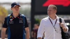 Jos Verstappen (re.) mit Sohnemann Max (Bild: ASSOCIATED PRESS)