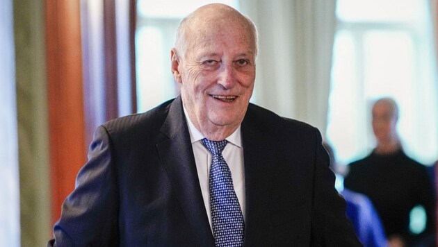 The Norwegian king fell ill during a trip to Malaysia and has now been fitted with a permanent pacemaker in Oslo. (Bild: CORNELIUS POPPE / NTB / AFP)