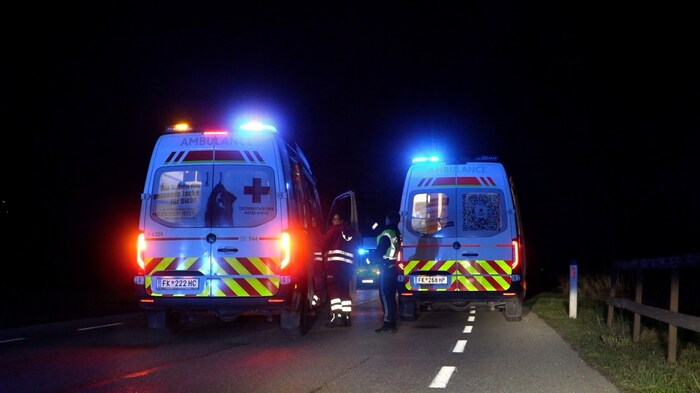 Die am Unfall beteiligten Personen wurden von den Rettungskräften vor Ort versorgt.