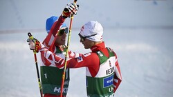 Stefan Rettenegger (links) und Johannes Rettenegger nach dem Doppelerfolg. (Bild: ASSOCIATED PRESS)