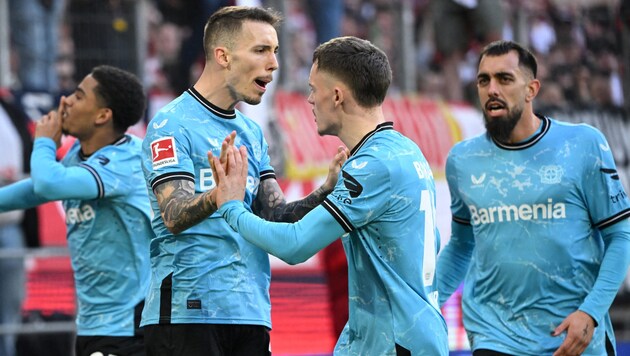 Great jubilation among the Leverkusen players! (Bild: AFP)