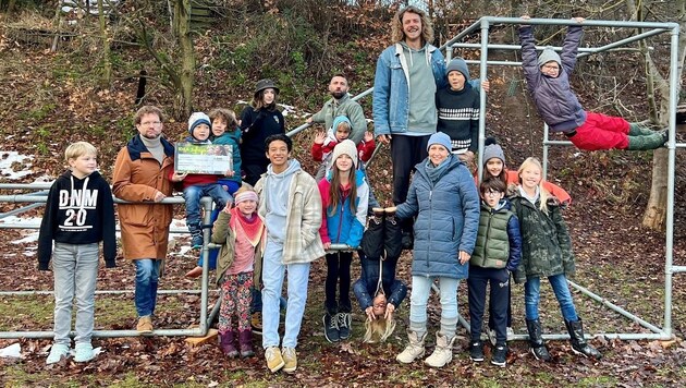 The "Freiraumcoach" project in Wölbling teaches young people how to move in a better and more coordinated way. The Helvetia Foundation donated 3000 euros for this good cause. (Bild: Helvetia)