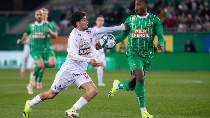 Ben Bobzien (li.) verstärkt Austria Klagenfurt.