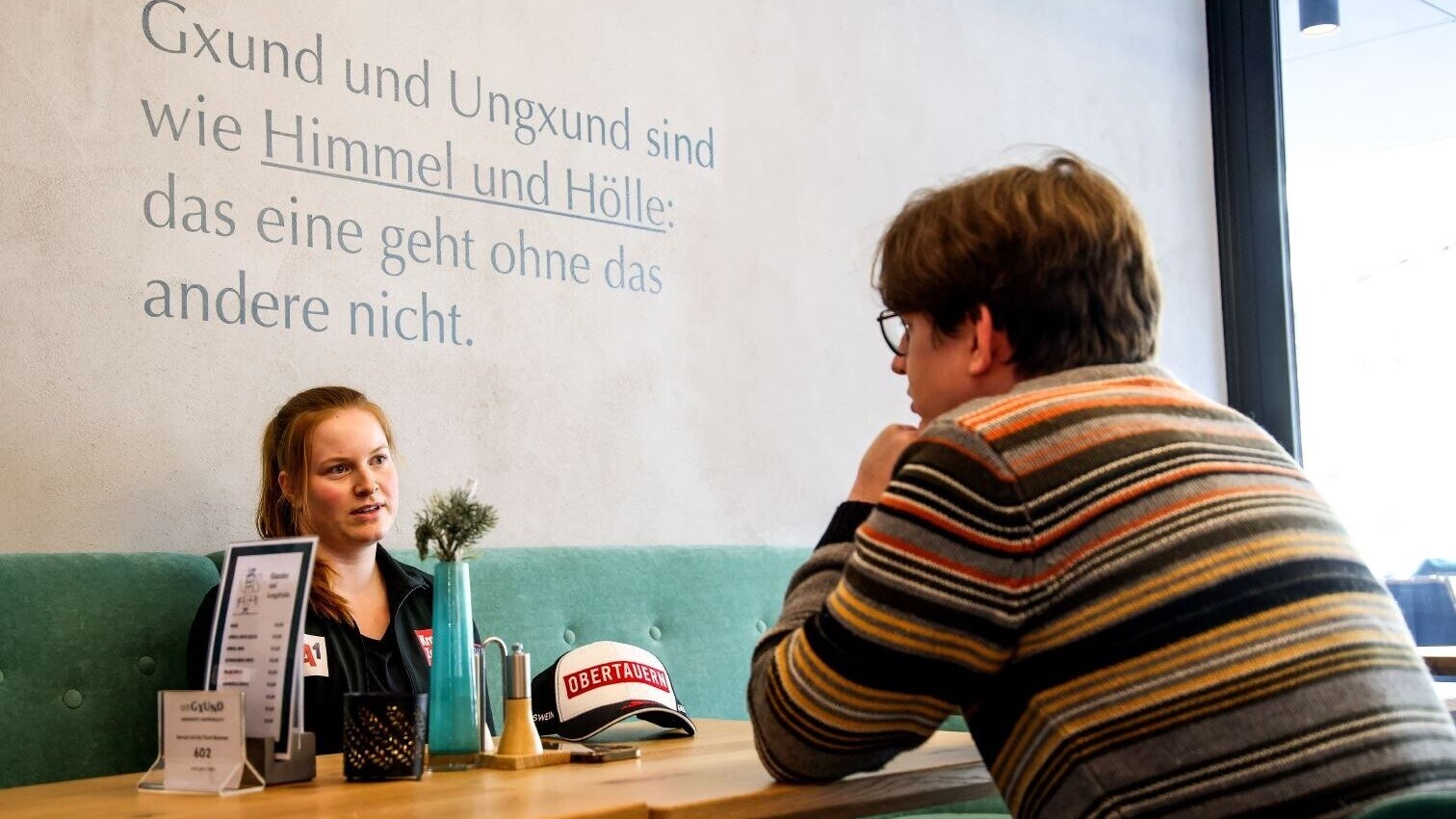Lisa Grill im Gespräch mit „Krone“-Redakteur Sebastian Steinbichler. (Bild: Andreas Tröster)