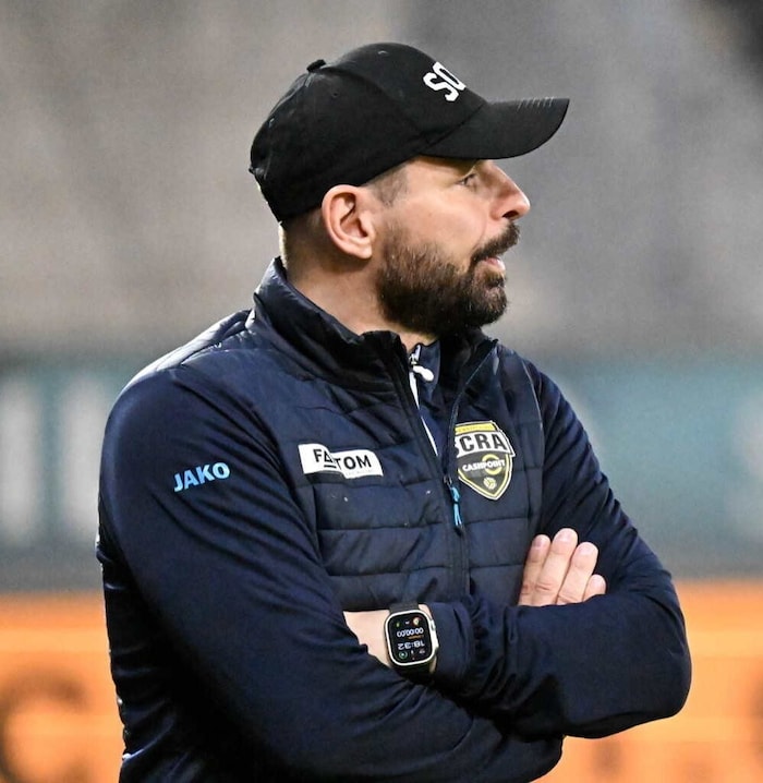 Co-coach Roman Wallner stood in for the suspended coach Joachim Standfest on the touchline.