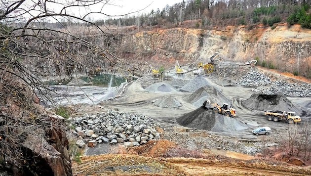 Der Basaltsteinbruch Weitendorf (Gemeinde Wildon) soll für das Projekt geflutet und zu einem riesigen Speichersee werden. (Bild: Sepp Pail)