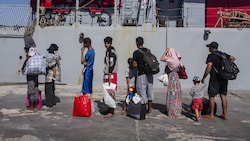 Migranten und Migrantin auf Lampedusa (Bild: AFP)