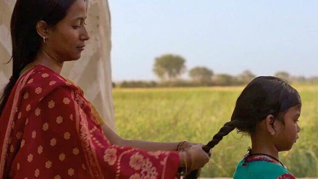 Smita (Mia Maelzer), eine „Unberührbare“ in Indien, träumt von einem besseren Leben für ihre Tochter Lalita. (Bild: Polyfilm Verleih)