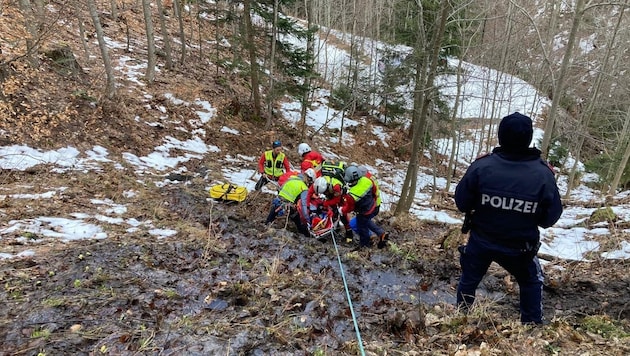 The Syrian was rescued by the Villach mountain rescue team. According to the emergency services, the boy was severely hypothermic and could not walk on his own due to his injuries. (Bild: Bergrettung Villach )