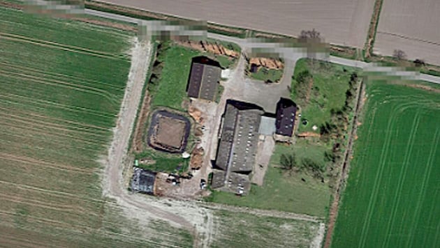 El niño desapareció en esta propiedad. Los abuelos llamaron a los servicios de emergencia poco después. (Bild: Google Maps)