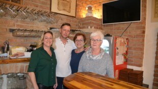 Petra, Richard, und Gitti Leidl mit Keramikerin Gabi Palkovits.