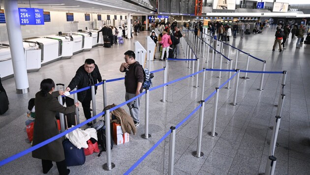 Según una primera estimación del Grupo Lufthansa, unos 200.000 pasajeros se verán afectados en las dos jornadas de huelga anunciadas por Verdi, jueves y viernes. (Bild: AFP)