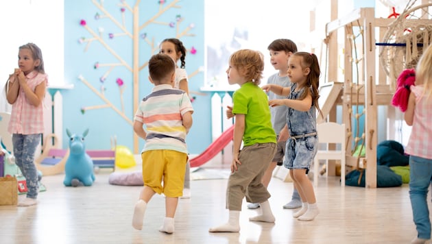 Betriebliche Kinderbetreuung ist im Burgenland noch nicht angekommen. Das ändert die Gesundheit Burgenland jetzt (Bild: stock.adobe.com)