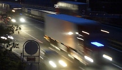 Auf Tirols Autobahnen gilt in der Nacht Lkw-Fahrverbot. Südtirol will das ändern, das Transitforum betont dessen Wichtigkeit für die Anrainer. (Bild: CHRISTOF BIRBAUMER)