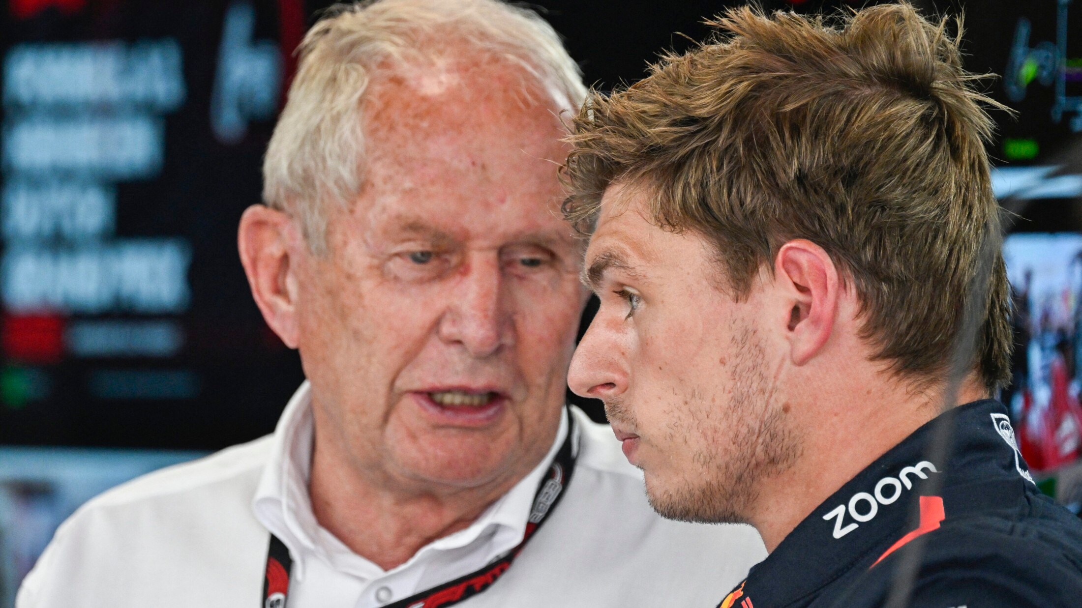 Staying with Helmut Marko (left) is essential for Verstappen (Bild: APA/AFP/JOHN THYS)