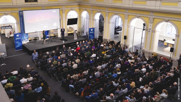 300 interested listeners attended the MCI event on the energy transition in Innsbruck. (Bild: MCI)