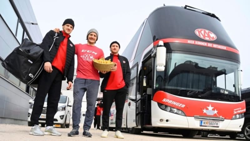 Die Ländle-Rotjacken Simeon Schwinger, Manuel Ganahl und Johannes Bischofberger sind auf dem Weg in ihre „Heimat“. (Bild: f. pessentheiner)