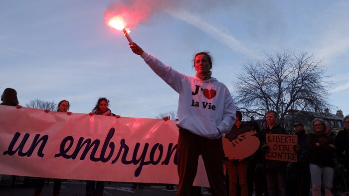 "I too was an embryo" was written on the anti-abortionists' poster.