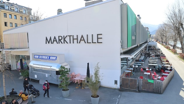 Cobra officers and drug investigators arrested the three defendants on the terrace of the Innsbruck market hall the previous year. (Bild: Birbaumer Christof)