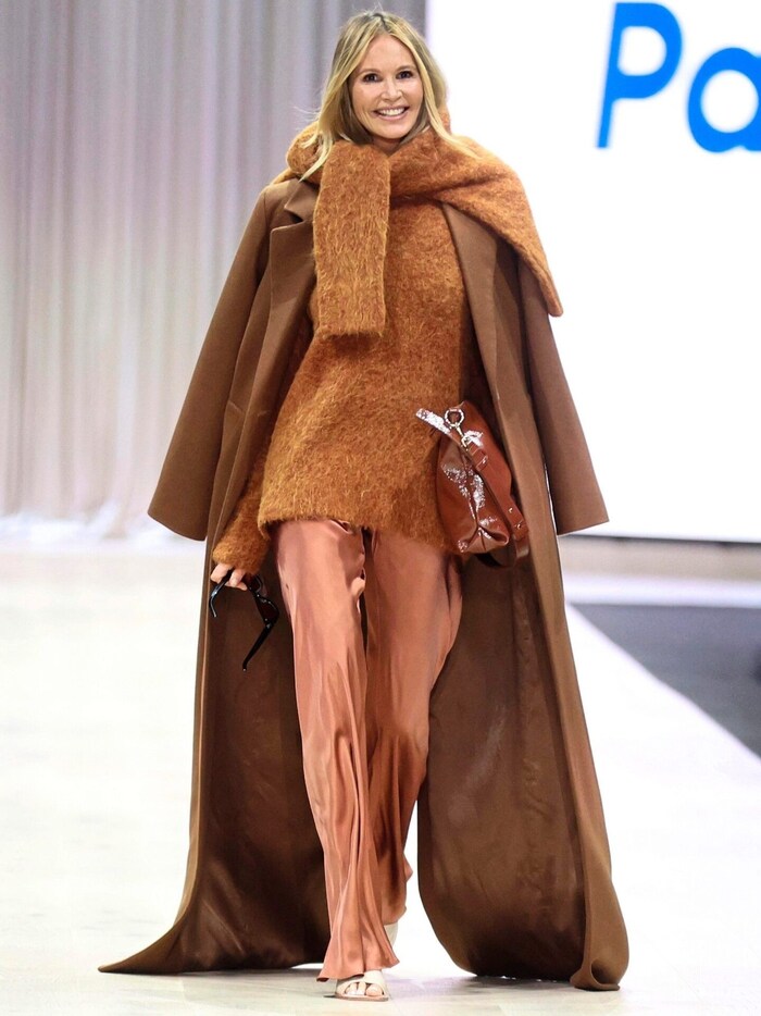 Elle MacPherson s'est visiblement bien amusée lors de son retour sur le podium.