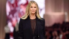 „The Body“ Elle MacPherson feierte ihr Laufsteg-Comeback: Das Topmodel schritt erstmals seit 14 Jahren wieder über den Catwalk. (Bild: EPA/Daniel Pockett)