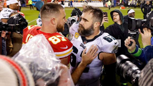 Two Super Bowl champions in one picture: Travis (l.) and Jason Kelce (Bild: APA/Getty Images via AFP/GETTY IMAGES/David Eulitt)