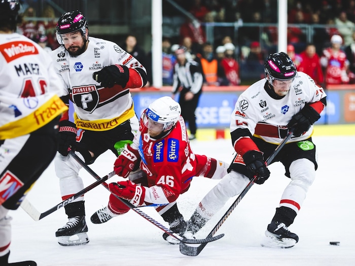 Patrick Spannring (l.) und Luca Erne (r.) sind auch heute gefordert Johannes Bischofberger und ...