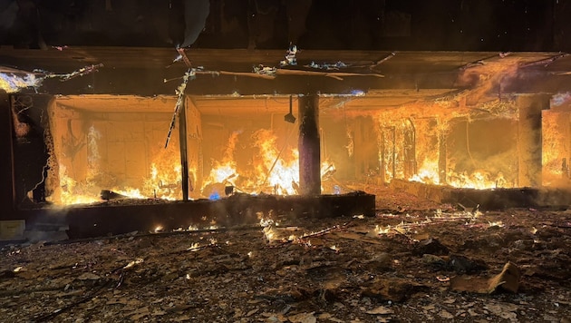 Der Schaden am Gebäude durch die Brandstiftung beträgt über 800.000 Euro. (Bild: Feuerwehr Liezen-Stadt)